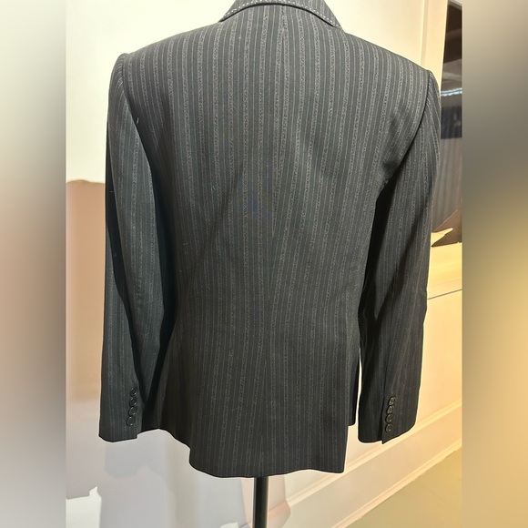 Tahari Black Suit (blazer, pants) - size 8 - Picture 4 of 6